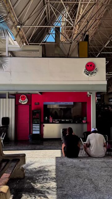 Um espaço tão ousado quanto o sabor do smash!
No projeto do Padrinho’s Smash Burger, usamos cores vibrantes, identidade marcante e um layout que valoriza a experiência do cliente.

Nosso objetivo foi criar um ambiente que transmitisse atitude, energia e modernidade, reforçando o DNA divertido e interativo da marca.

Já experimentou o smash mais ousado da cidade? 👀

–
–

#padrinhos #padrinhossmashburger #arquiteturacomercial #designdeinteriores #hamburgueria #smashburger #projetocomercial #arquiteturadeinteriores #interiorescomerciais #branding #arquitetura